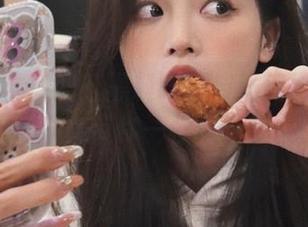 网红黑料吃瓜传送门更新不停歇，少女带你一秒刷新热点！